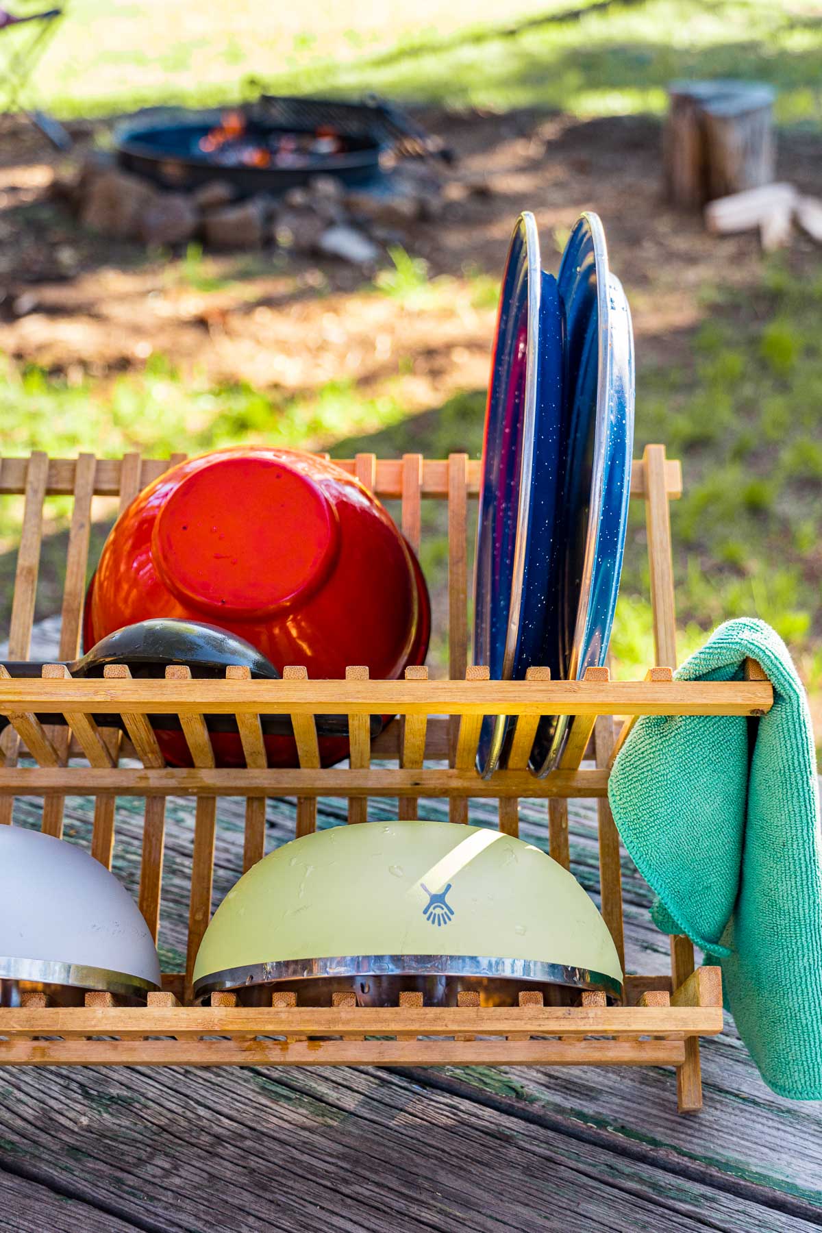 Clean dishes on a rack