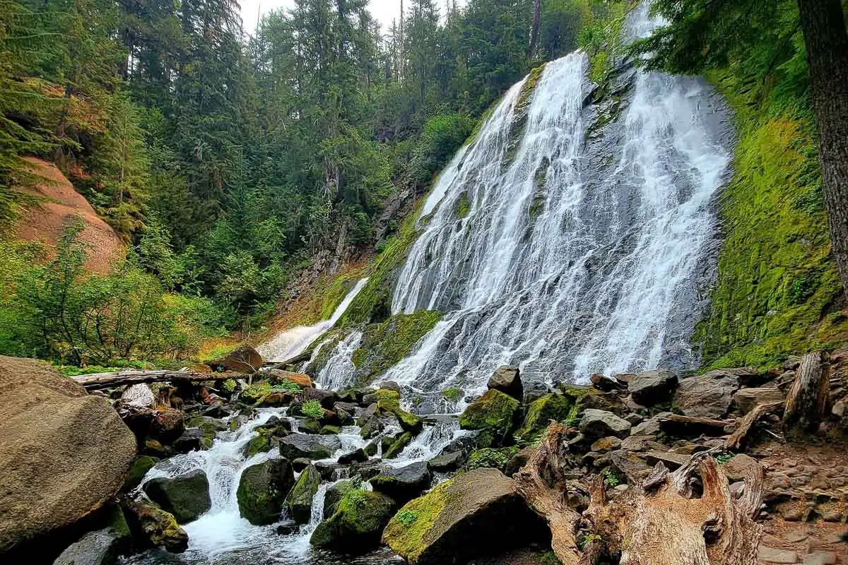 Diamond Creek Falls cascading onto the rocks below