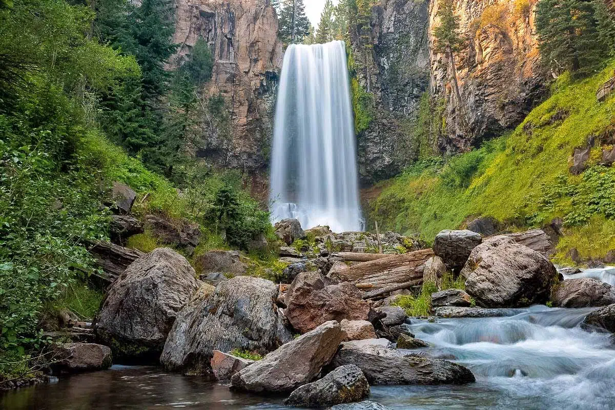 Tumalo falls with boulders in the foreground